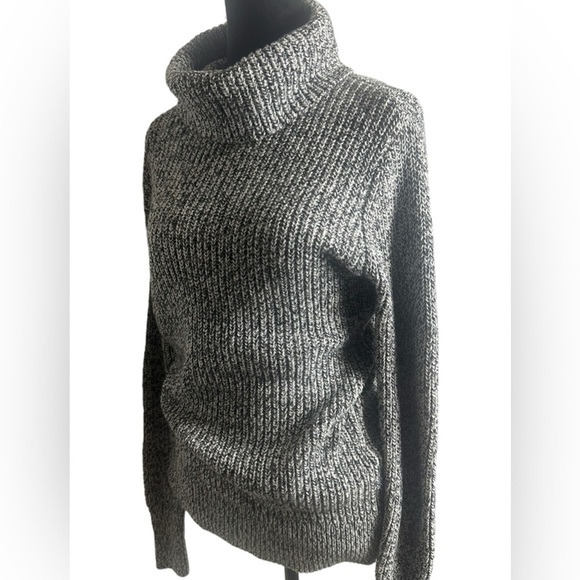 Brand: Abercrombie, Size: S, Knitted Sweater, Black and White Color - Picture 4 of 14